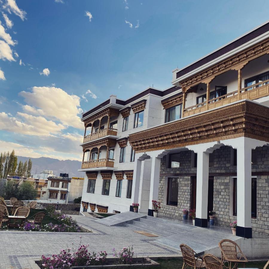 Hotel Holiday Ladakh Лех Екстериор снимка