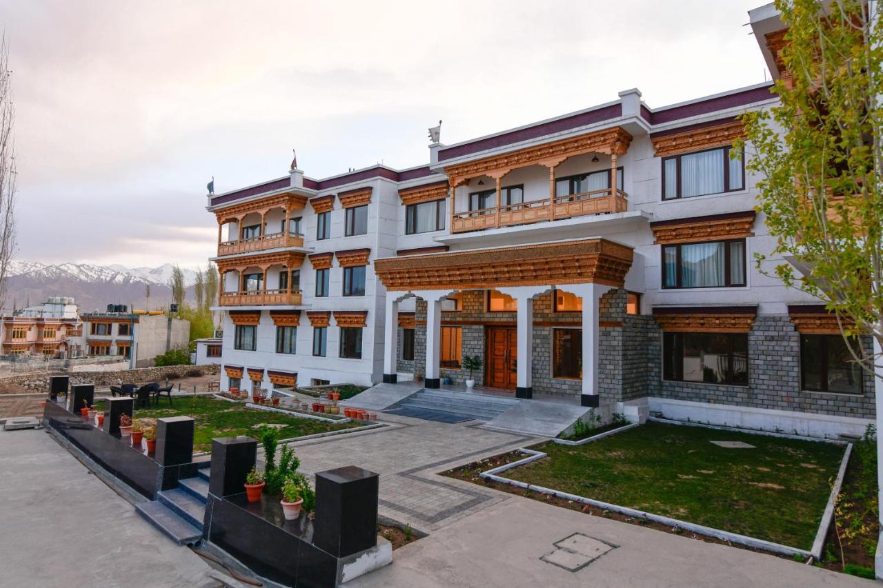 Hotel Holiday Ladakh Лех Екстериор снимка