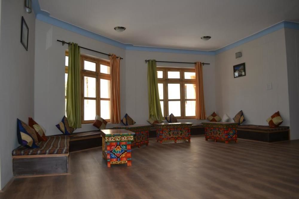 Hotel Holiday Ladakh Лех Екстериор снимка