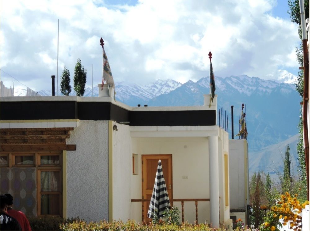 Hotel Holiday Ladakh Лех Екстериор снимка